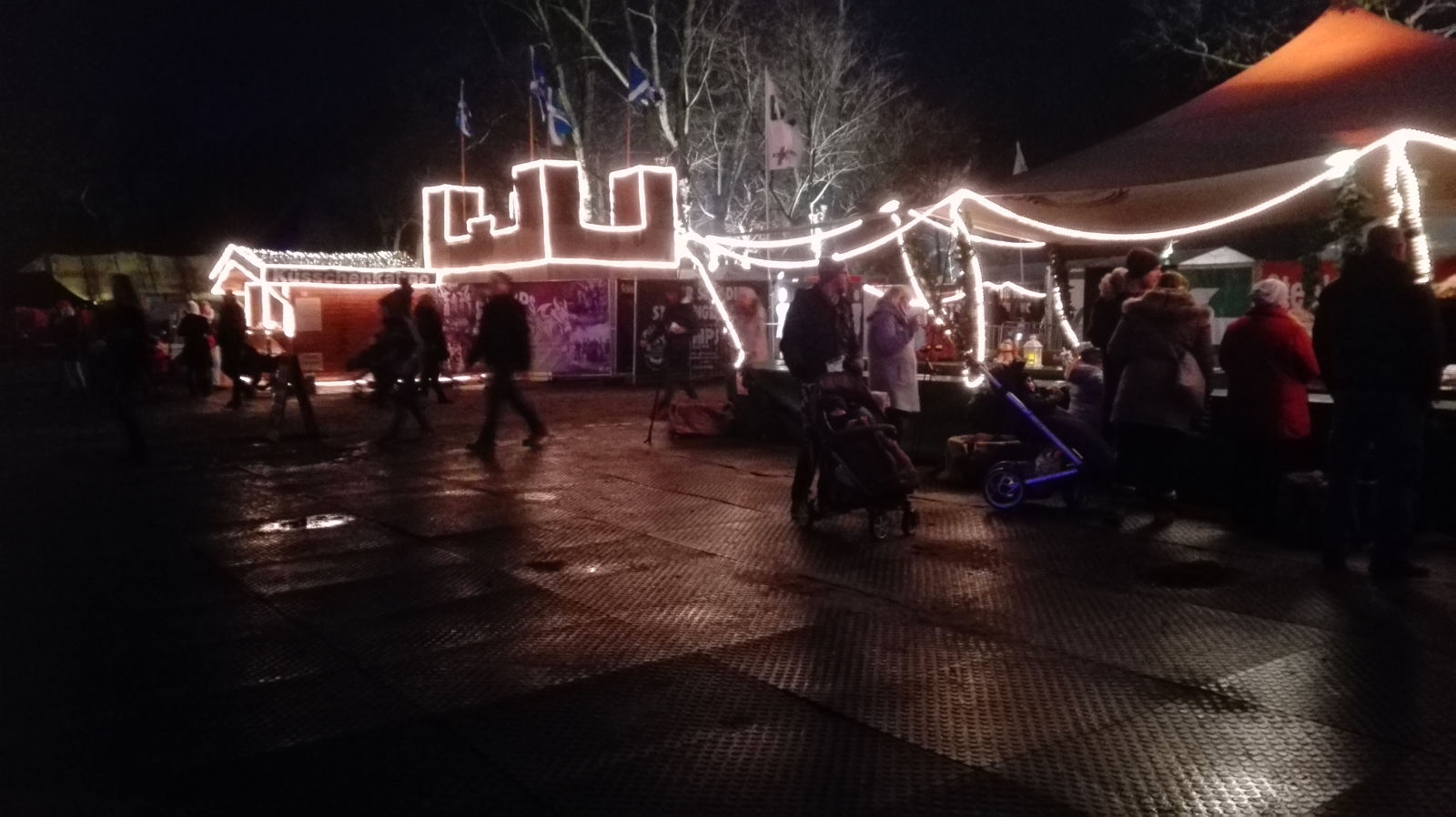 Phantastischer Mittelalterlicher Lichter Weihnachtsmarkt